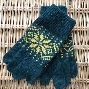 Vintage wool knit gloves